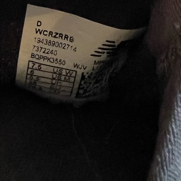 Sneakers - Picture 3 of 7